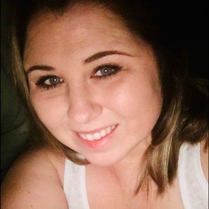 Meet your Posher, Holly